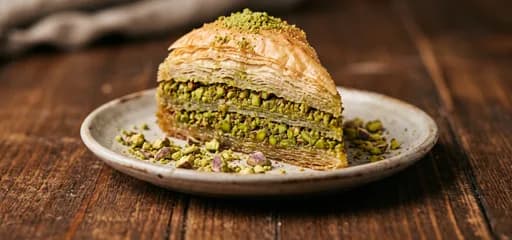 Havuç Dilim Baklava — Fıstıklı